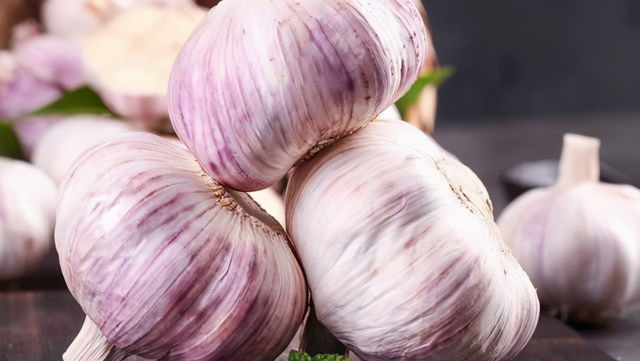 你真的會挑大蒜嗎？這幾種大蒜白給都不要，菜販往往不會告訴你