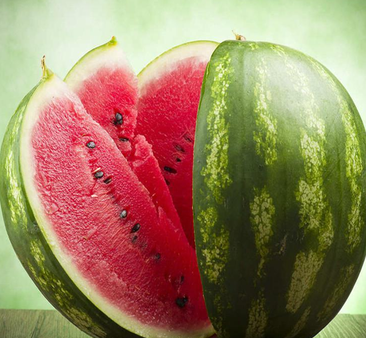 西瓜應(yīng)該如何挑選？瓜販教你幾個(gè)挑瓜小妙招，一看一個(gè)準(zhǔn)