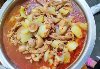 飯?zhí)檬巢呐渌停何覀兌汲赃^(guò)食堂，大食堂小食堂真的差別很大