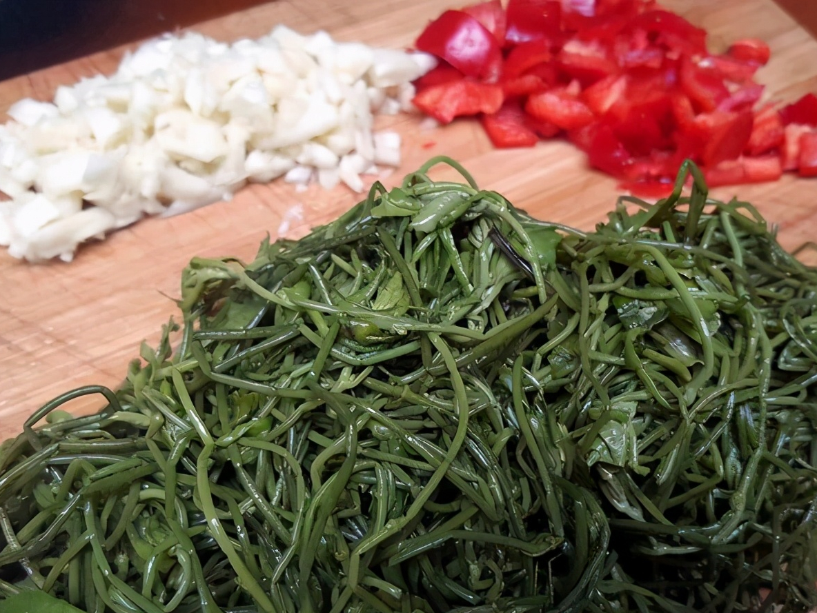 農(nóng)產(chǎn)品蔬菜配送：知道菱角的果實(shí)能吃，卻不知藤還能做菜！