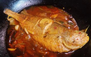 趕緊收藏，餐館蔬菜配送教你魚皮怎么煎也煎不破的秘訣！