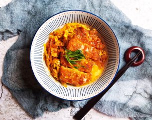 石排有機配送蔬菜：蓋澆豬扒飯，自己做一點也不難，快學(xué)起來